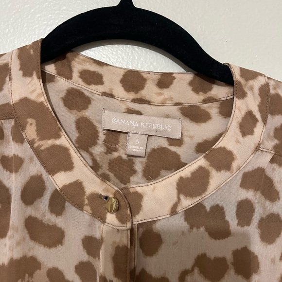 BANANA REPUBLIC | Leopard Print Button-Up Blouse - Picture 3 of 4